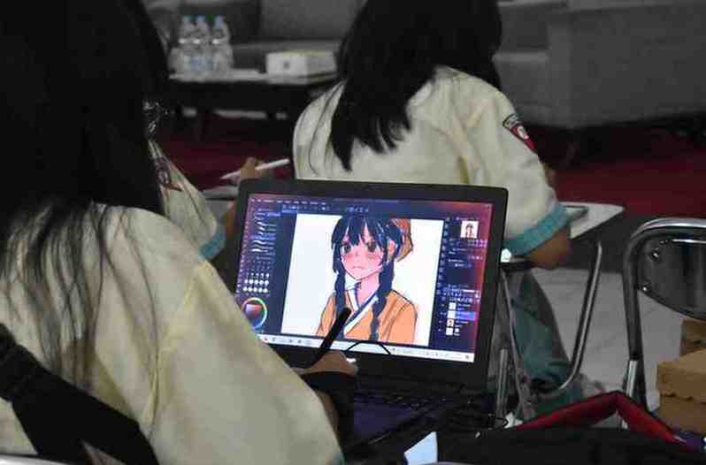 Pembuatan karya oleh Peserta